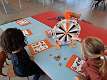 16: 2021-10-04 Thema   Pas op, een dino in de klas + verjaardag Djelano (Juf Kristien)_00016