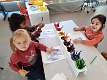 21: 2021-10-04 Thema   Pas op, een dino in de klas + verjaardag Djelano (Juf Kristien)_00021