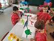 130: 2021-10-04 Thema   Pas op, een dino in de klas + verjaardag Djelano (Juf Kristien)_00130