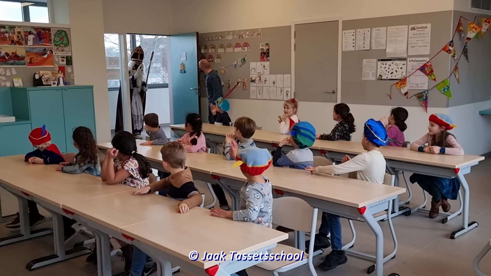 18: 2021-12-02 Sint, Piet en klas 1A -FILMPJES 2